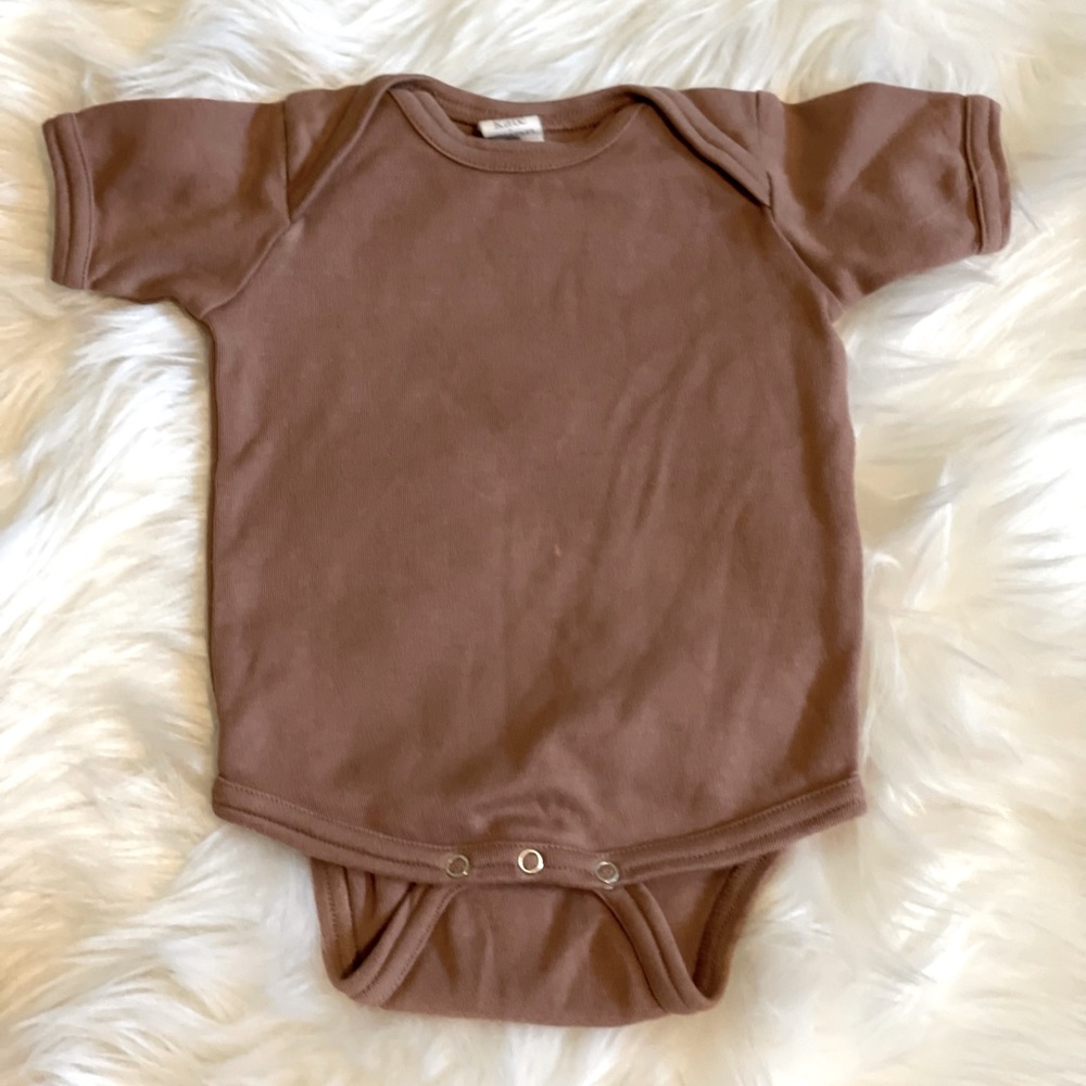 Kate Quinn Short Sleeve Body Suit made with Organic Cotton 3-6 Month in Brown